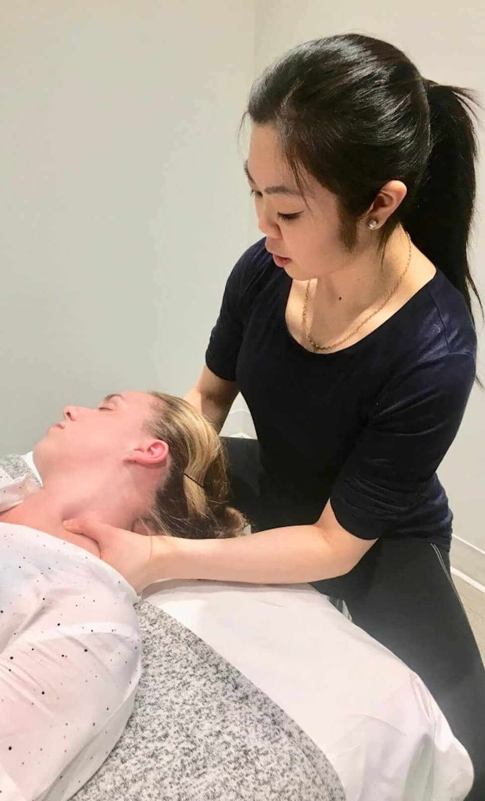 Cassandra Kong - Neck Massage