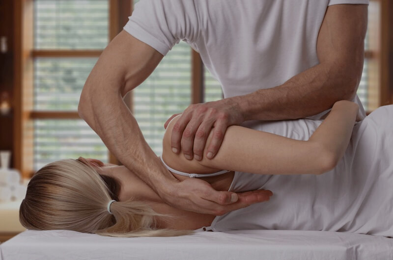 Chiropractic Treatment - Back and Shoulders - Adjustment